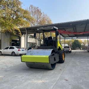 座驾压路机STS06